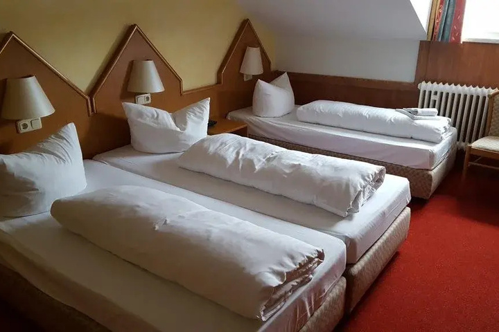Room 4 of 11