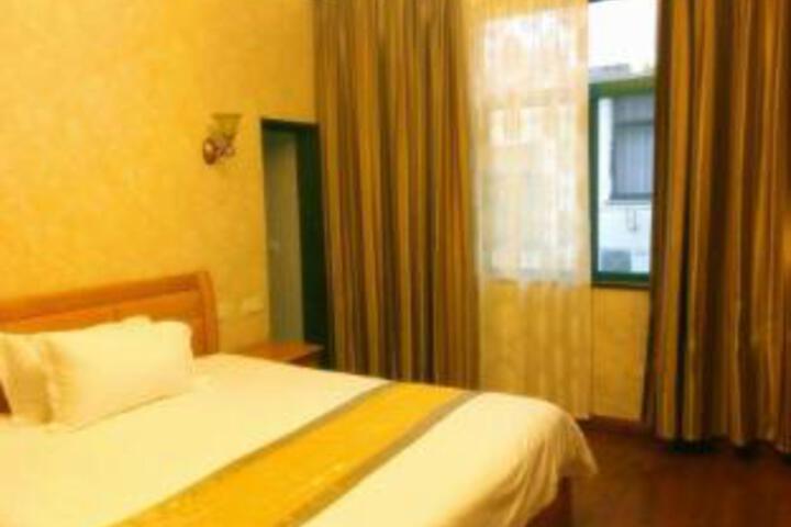 Room 10 of 12