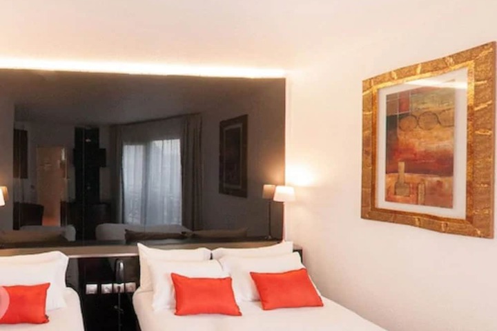 Room 9 of 22