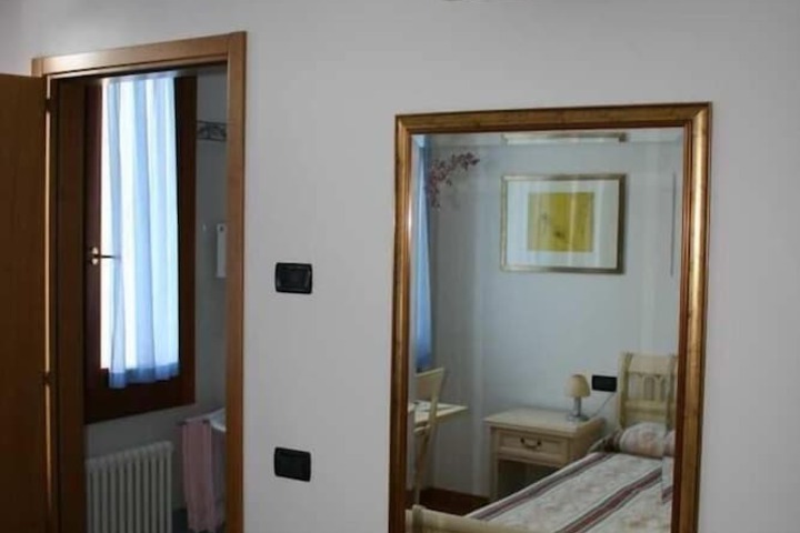 Room 11 of 47