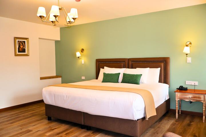 Room 2 of 75