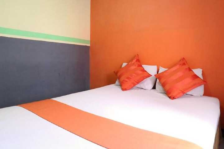 Room 2 of 32