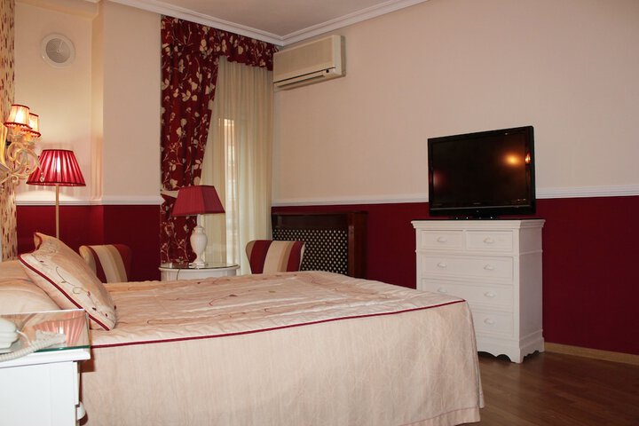 Room 7 of 28