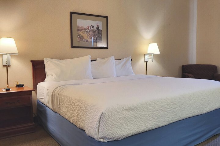 Room 10 of 32