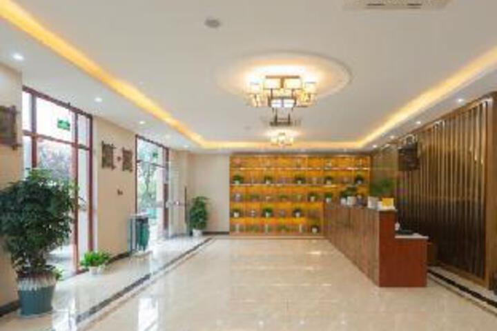 Jinhaoman International Hotel (Haining Zhejiang University International Campus)