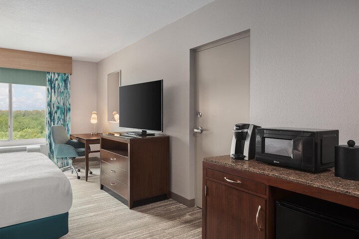 Room 15 of 48