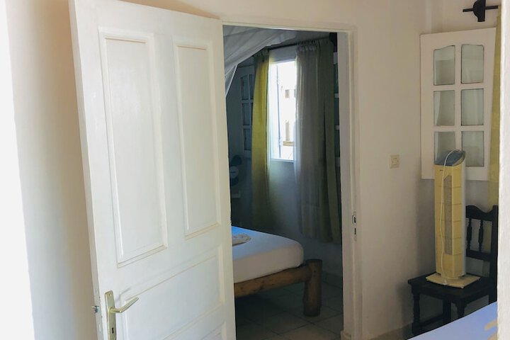 Room 12 of 48