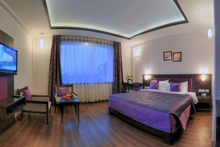 Room 6 of 33