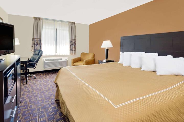 2 Double Beds (3 of 8)