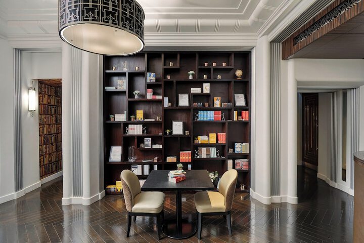 Lounge 106 of 115