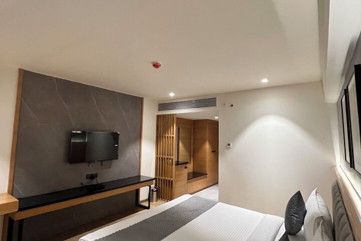 Room 12 of 24