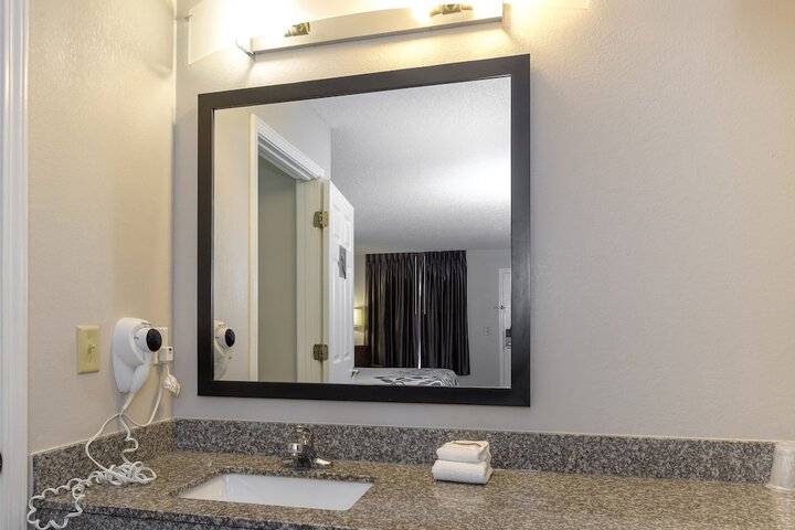 Room 18 of 25