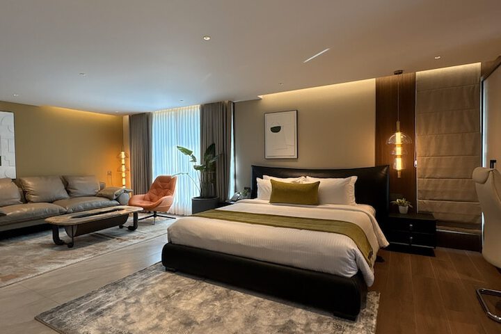 Room 32 of 74