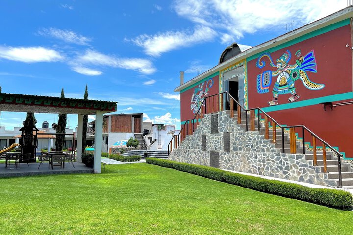 Hotel Exterior 54 of 64