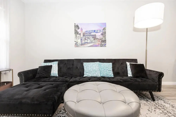 204 Stylish King Bed Suite