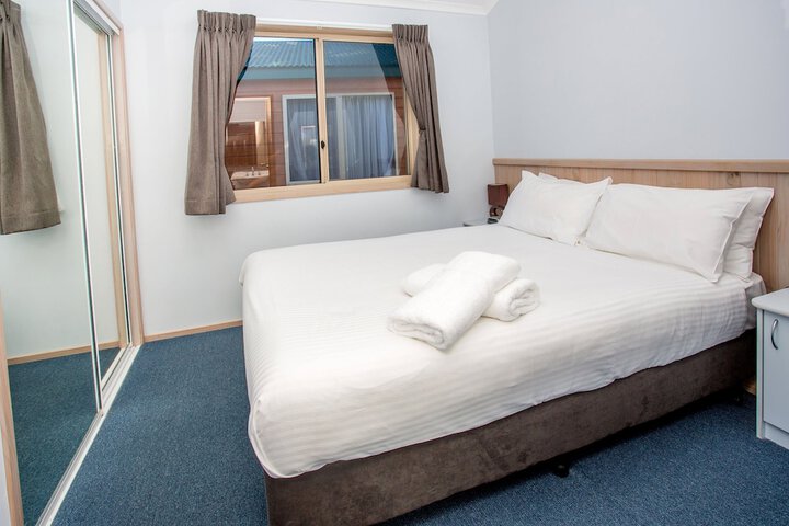 Room 2 of 84