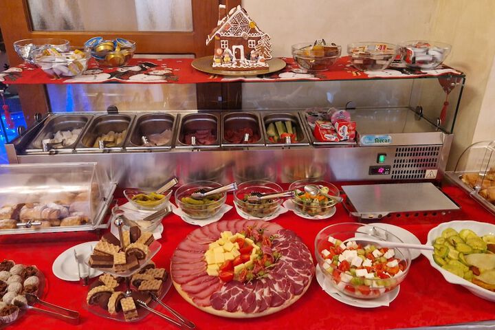 Dining 40 of 62