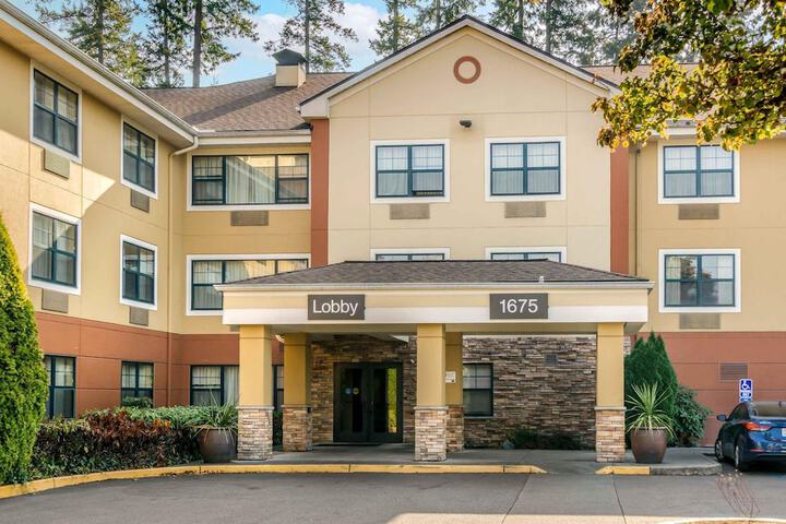 Hotel Entry