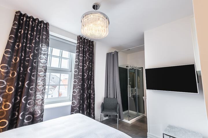 Room 4 of 31
