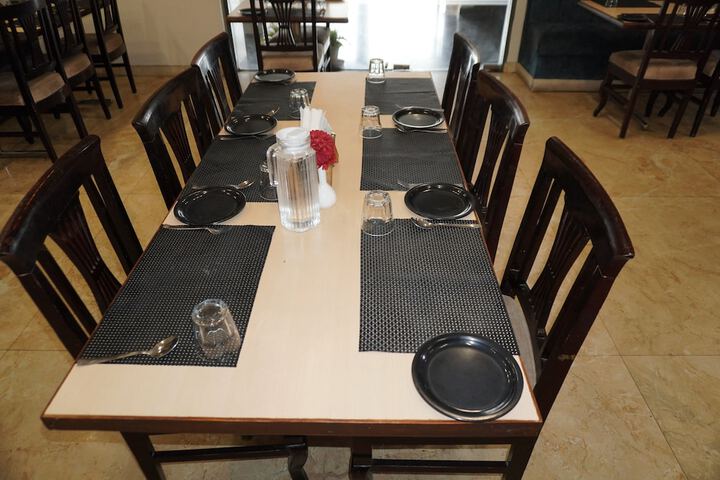 Dining 27 of 77