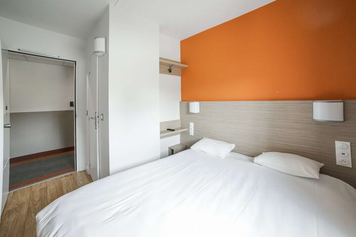 Room 9 of 82