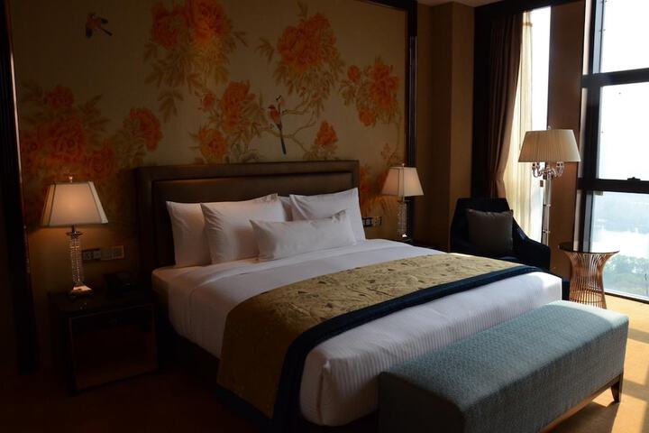 Room 14 of 42