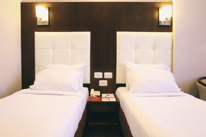 Room 8 of 34
