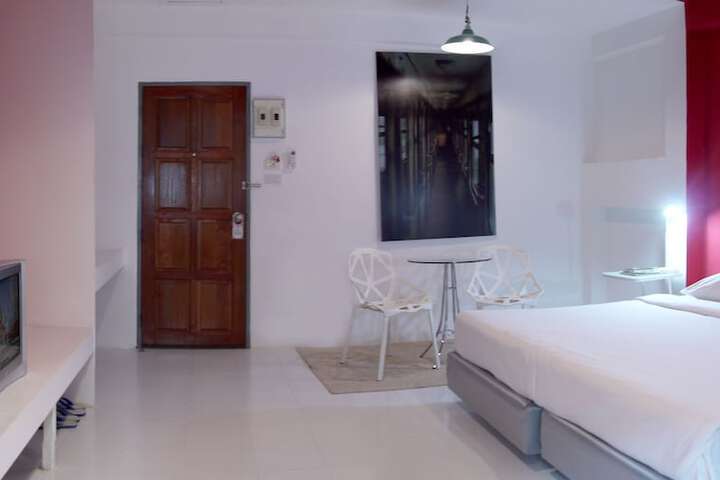 Room 27 of 74