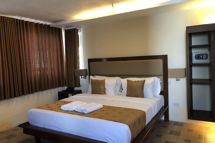 Room 8 of 77