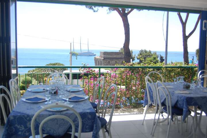 Dining 47 of 65