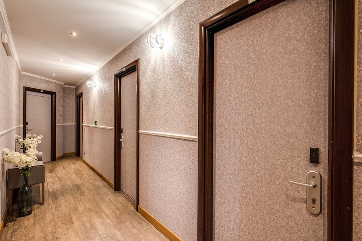 Ballroom/Hall 96 of 99
