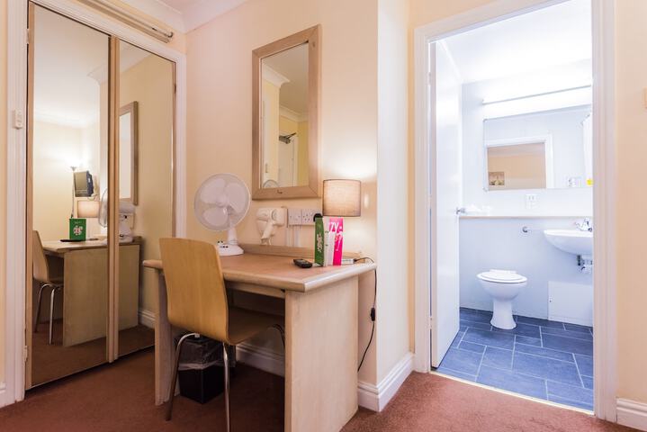 Room 14 of 38