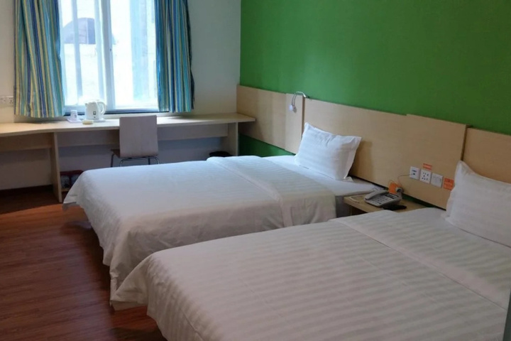 Room 5 of 12