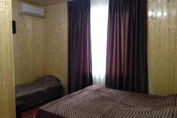 Room 6 of 13