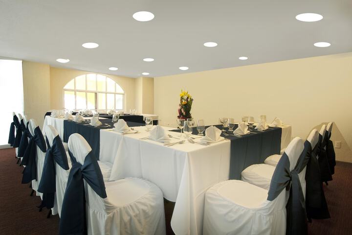 Ballroom/Hall 25 of 27