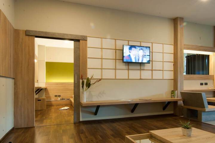 Room 16 of 33
