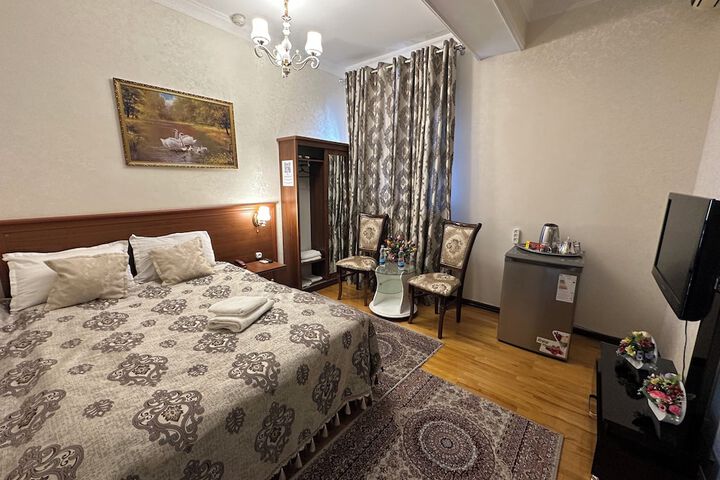 Room 16 of 48