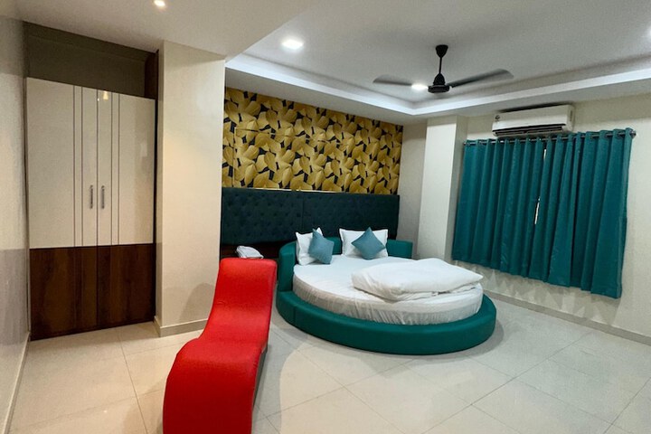 Room 13 of 29