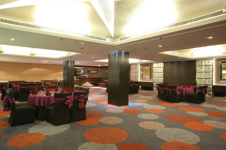 Ballroom/Hall 35 of 47
