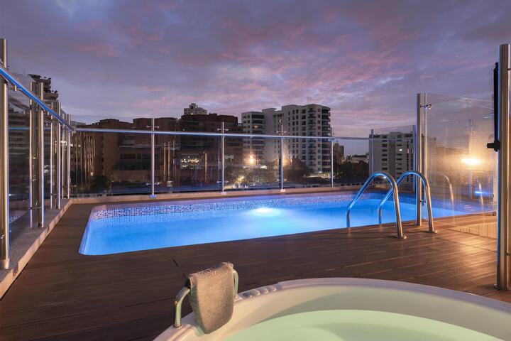 Hotel Pool