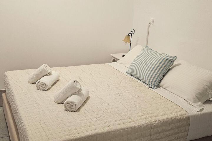 Room 49 of 85