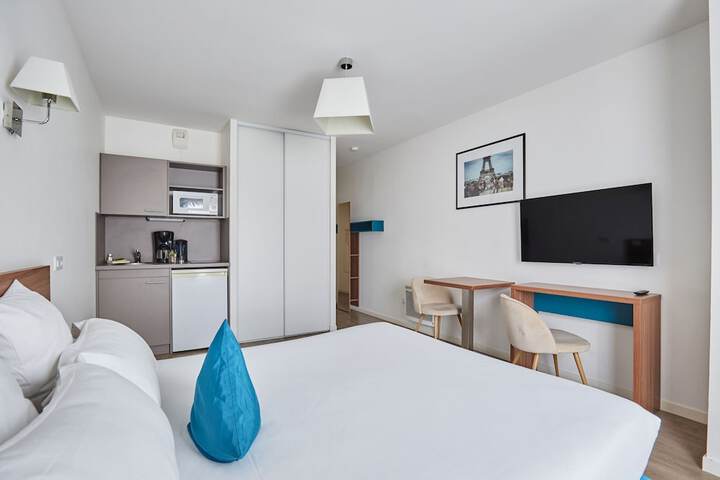 Room 9 of 39