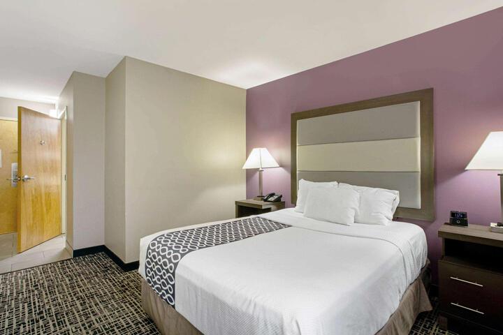 2 Double Beds (4 of 5)