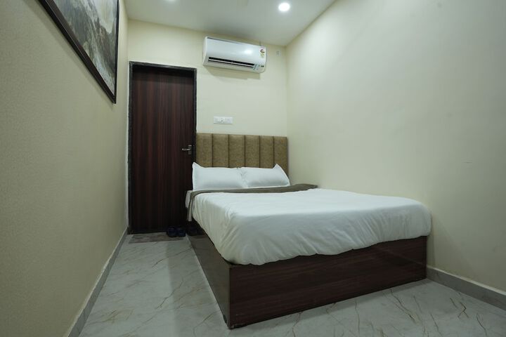 Room 18 of 27