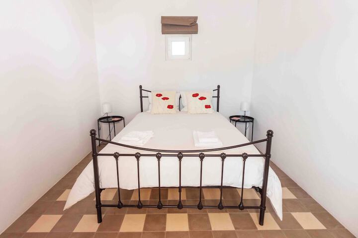 Room 4 of 79