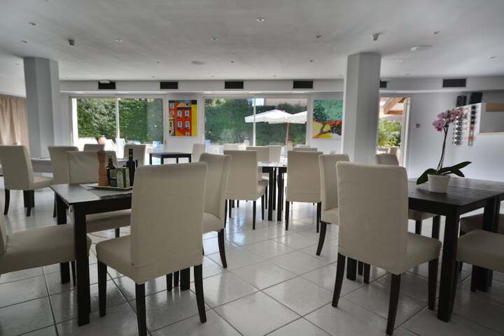Dining 62 of 78