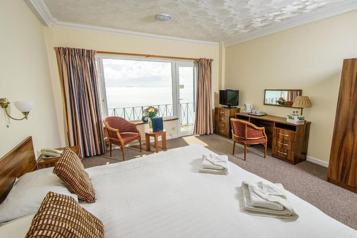Room 6 of 18