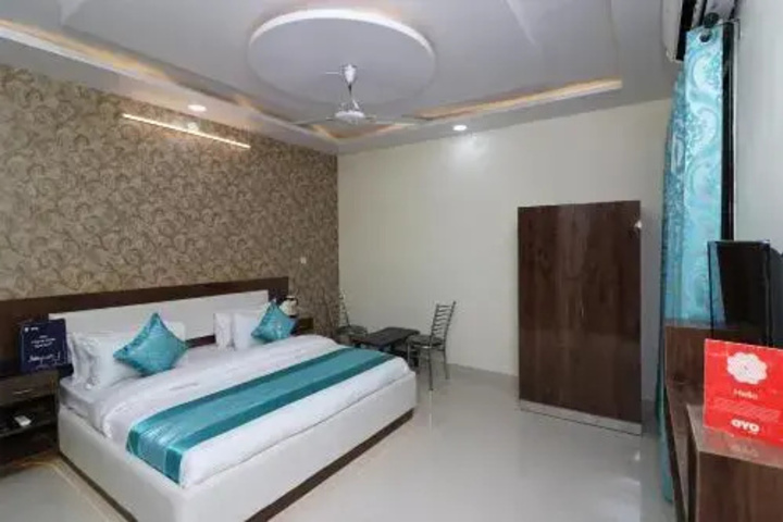 Room 2 of 12