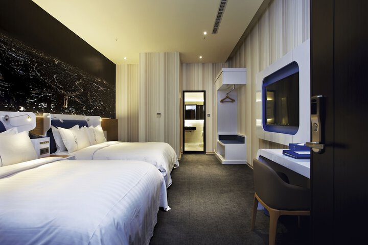 Room 19 of 61