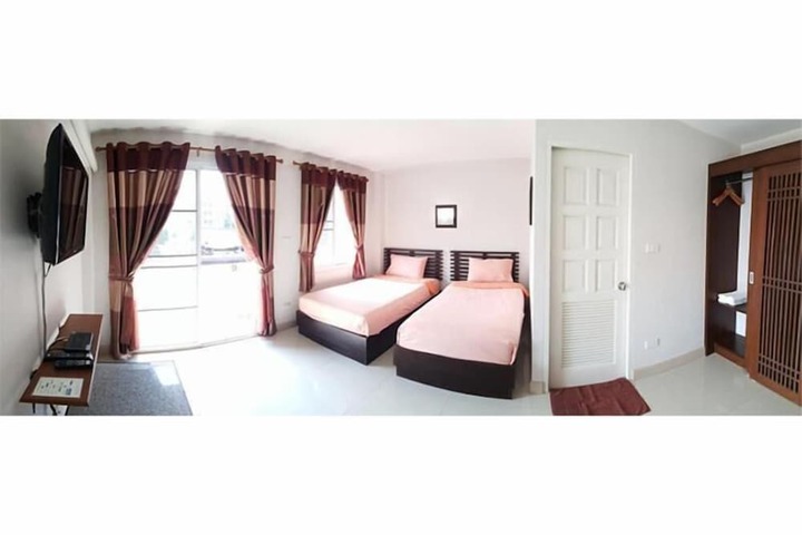 Room 10 of 32
